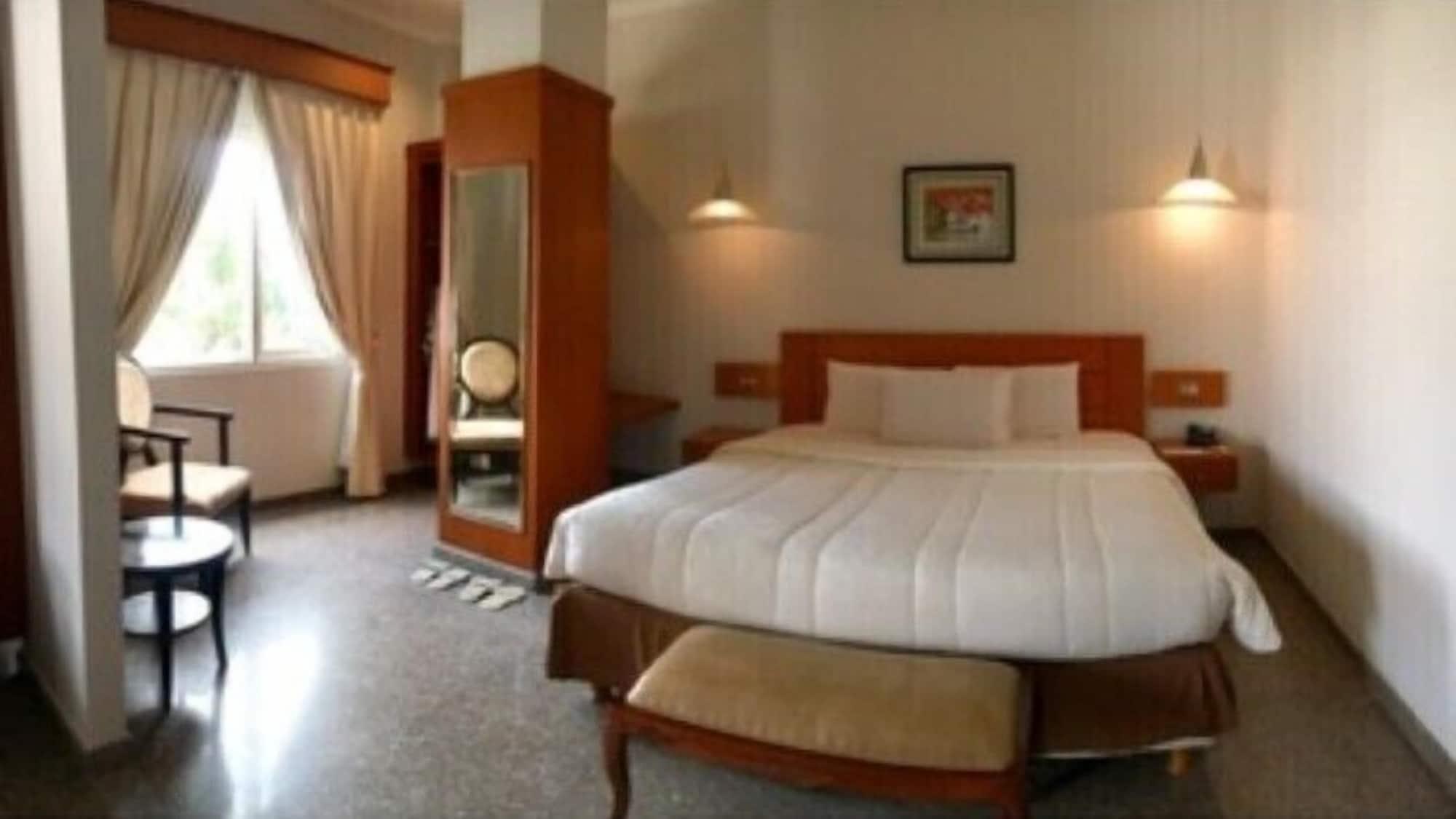 Sahira Butik Hotel Bogor Buitenkant foto